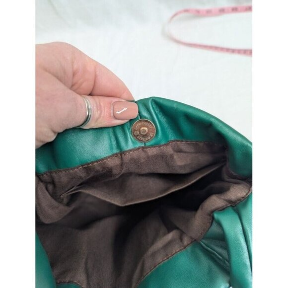 Small dak green plush tote bag with snap closure measures 9 x 9 x 3 O4 - Picture 7 of 8